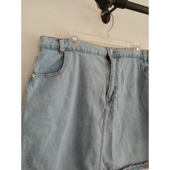 Wednesdays Girl Womens 18 Light Wash Denim Mini Skirt Raw Hem Casual 90s Grunge - Picture 2 of 5
